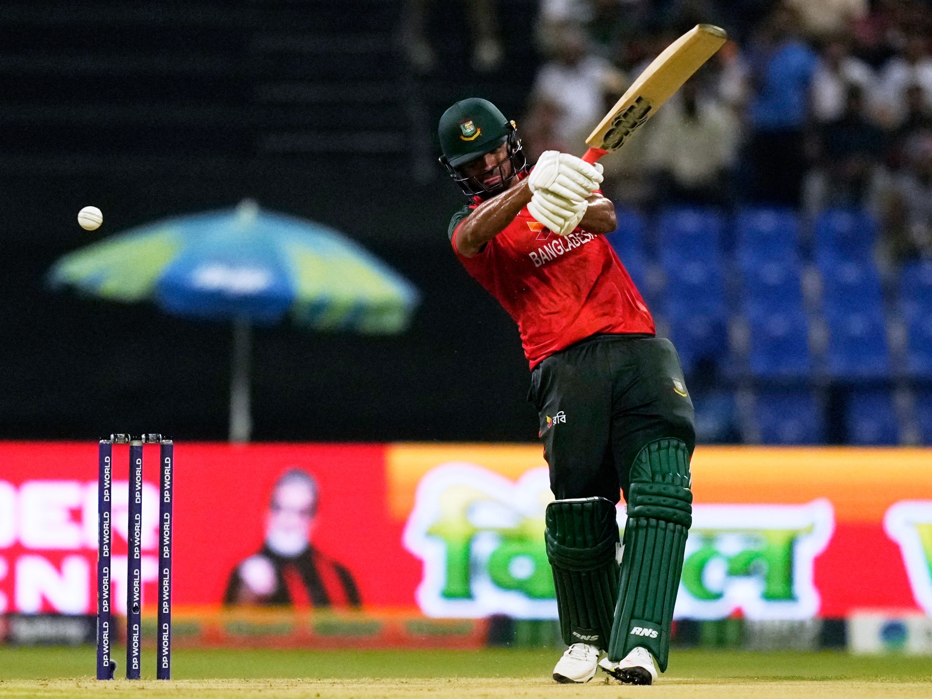 ¡Dramático enfrentamiento en la Asia Cup: Sigue en vivo el emocionante partido en Abu Dhabi!