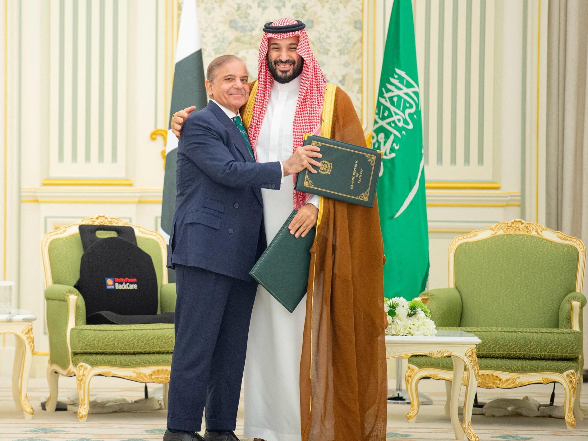 Saudi Arabia y Pakistán firman pacto de defensa mutua y advierten: Cualquier ataque será considerado agresión contra ambos