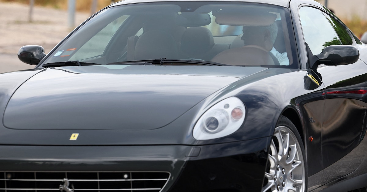 ¡Mourinho sorprende en su regreso al Benfica llegando en Ferrari de USD 320,000!