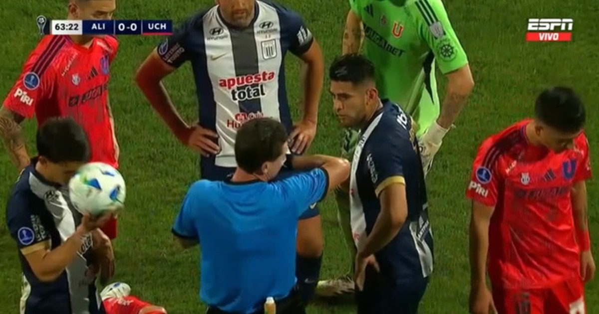Expulsión de Carlos Zambrano ante U. de Chile por codazo a Aránguiz en Copa Sudamericana 2025