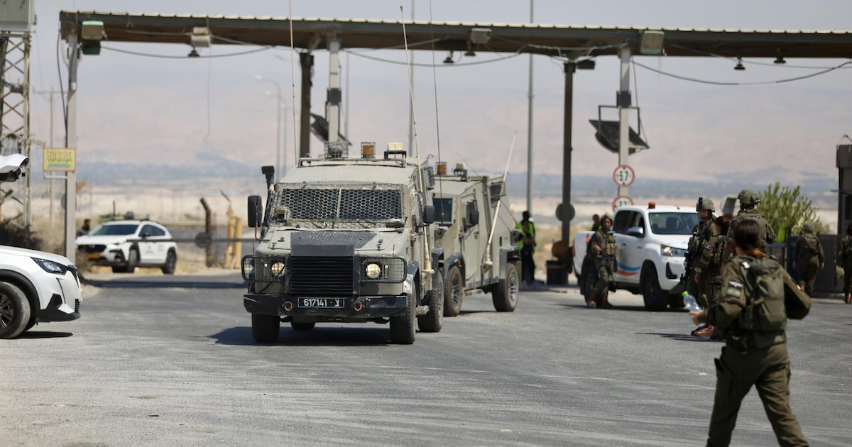 Israel cierra pasos fronterizos tras ataque mortal en cruce controlado por tropas israelíes entre Jordania y Cisjordania