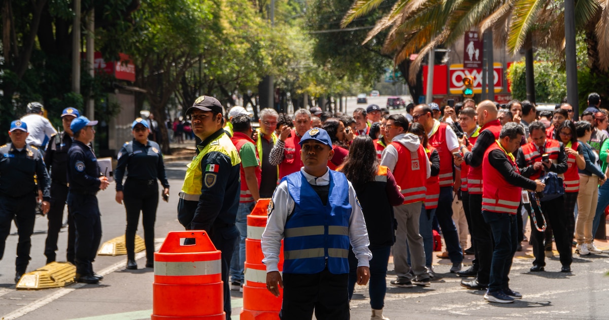 ¡Impactante simulacro en CDMX: 8.1 millones de personas activan alerta sismica, ¡la ciudad estuvo en emergencia total!