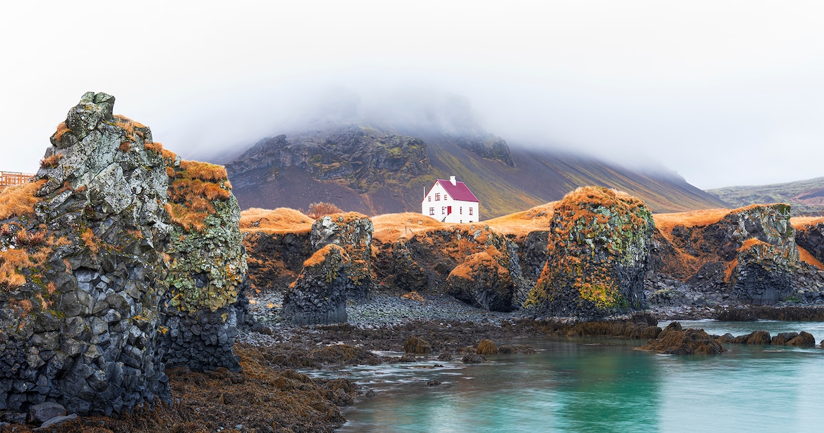 Descubre el paraíso vikingo y salvaje de Arnarstapi, el pequeño pueblo de Islandia que conquista con su belleza natural y historia