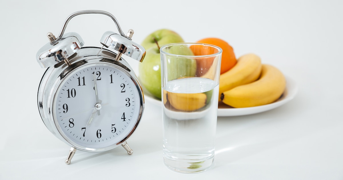 Limitar la alimentación a menos de ocho horas eleva un 135% el riesgo cardíaco, alerta estudio estadounidense