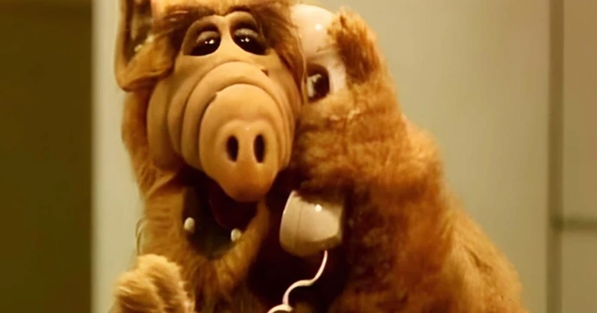 ALF golpea la Tierra: su aterrizaje caída y conmovedora en los suburbios de los años 80
