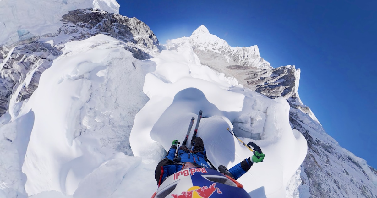 ¡Récord histórico! Alpinista polaco escale y desciende el Everest en esquí sin oxígeno