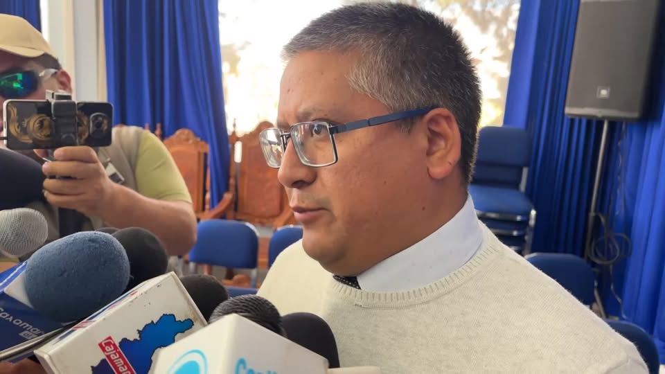 Autoridad regional desmiente sobre costos y adquisición de patrulleros y maquinaria en Cajamarca