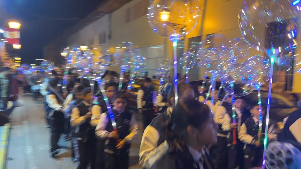 Espectacular desfile de antorchas del colegio San Ramón en Cajamarca celebra 194 años de historia con miles de asistentes