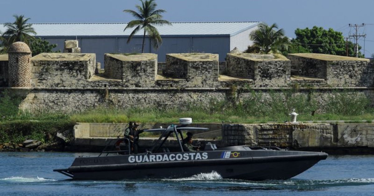 Venezuela dispara misiles en nuevos ejercicios militares ante la escalada del despliegue naval de EE.UU. en el Caribe