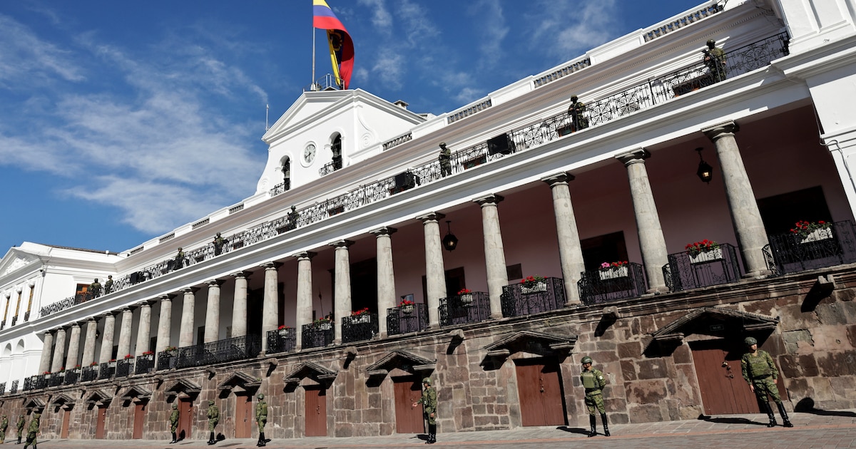 Ecuador: Tres Traslados Históricos de la Sede del Gobierno en Crisis para Garantizar la Gobernabilidad