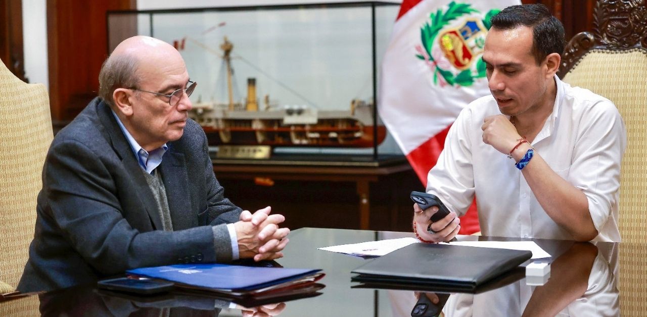 José Jerí felicita a Rodrigo Paz por su victoria en la segunda vuelta electoral de Bolivia