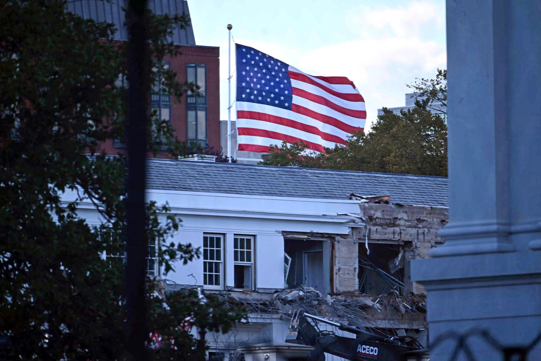 Trump desafía la tradición: demolición en la Casa Blanca para construir un gigantesco salón de baile de 8,000 m²
