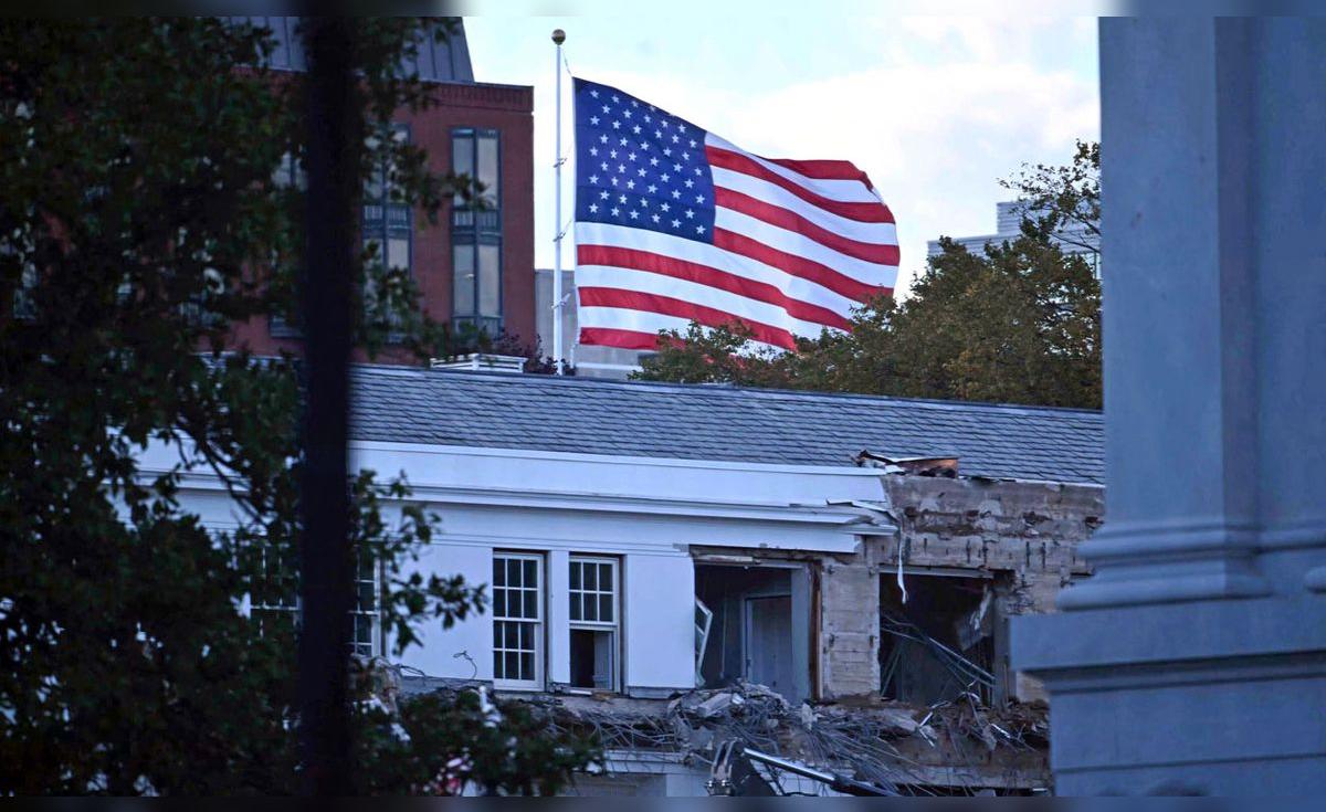 ¡Trump inicia demolición en la Casa Blanca para construir un lujoso salón de 250 millones financiado por donantes privados!