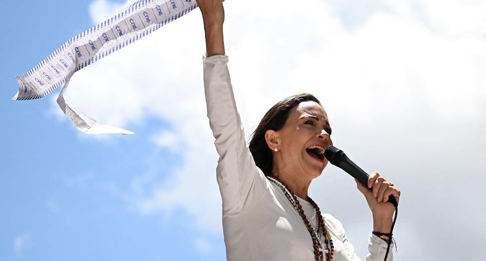 María Corina Machado amenaza con recoger el Nobel si Maduro cae en Venezuela