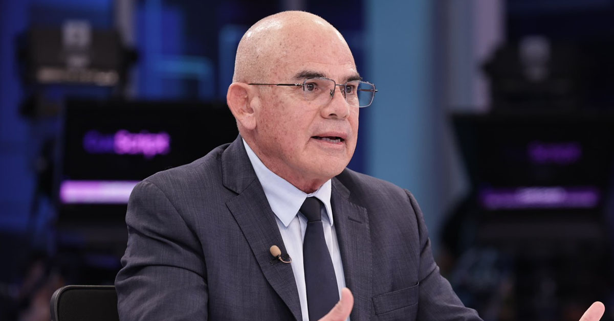 Álvarez afirma que Perú elige mal presidentes y propone parlamentarismo