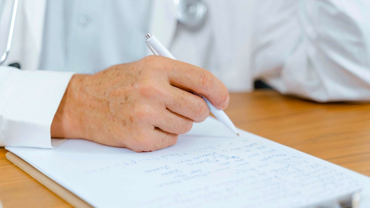 ¡La Justicia en India Ordena a Médicos Escribir Recetas Legibles! Un Derecho Fundamental que Podría Transformar la Atención Médica Mundial