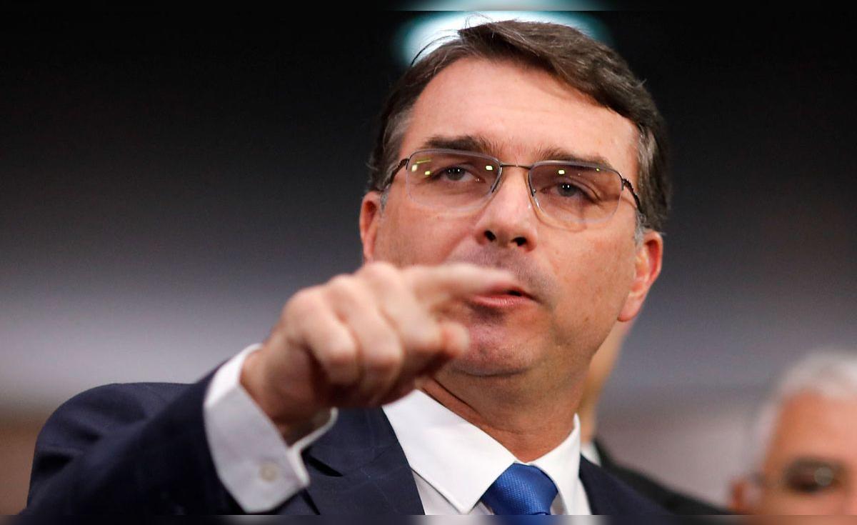 Flávio Bolsonaro pide a EE.UU. bombardear narcoembarcaciones en Río para combatir el narcotráfico