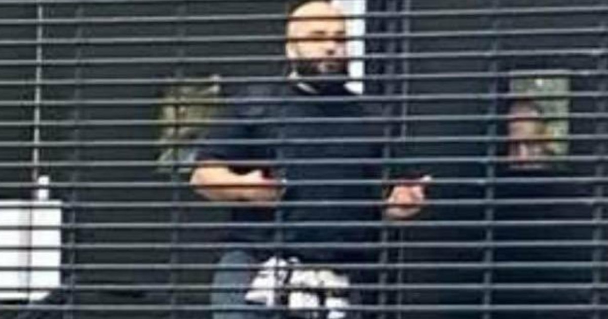 ¡Terror en Manchester: Policía descifra al atacante que intentó una masacre en sinagoga con explosivos y cuchillo!