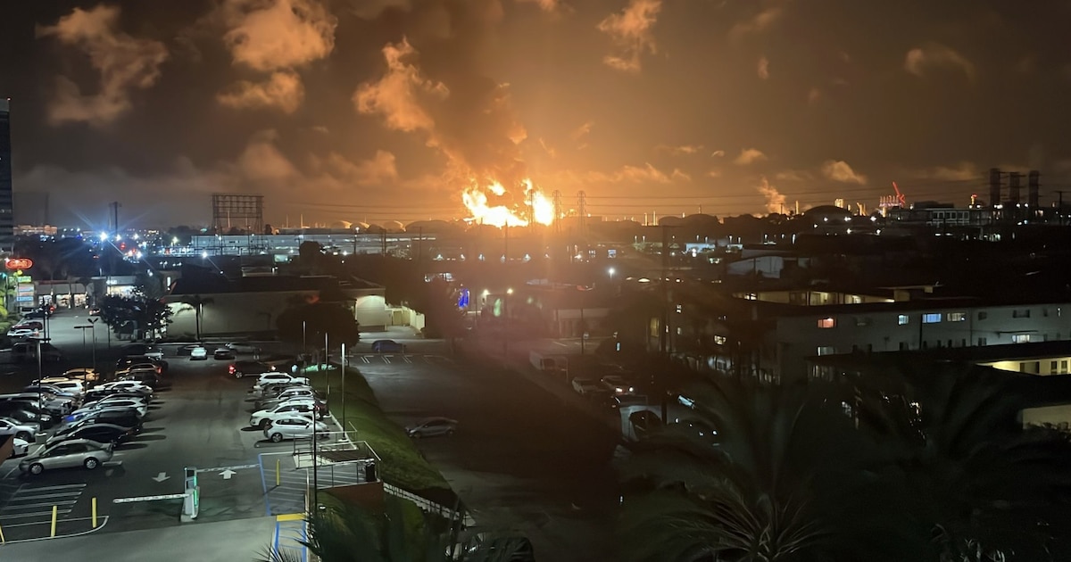 ¿Explosión y llamaradas en refinería Chevron en El Segundo: Incendio masivo sin heridos ni evacuaciones