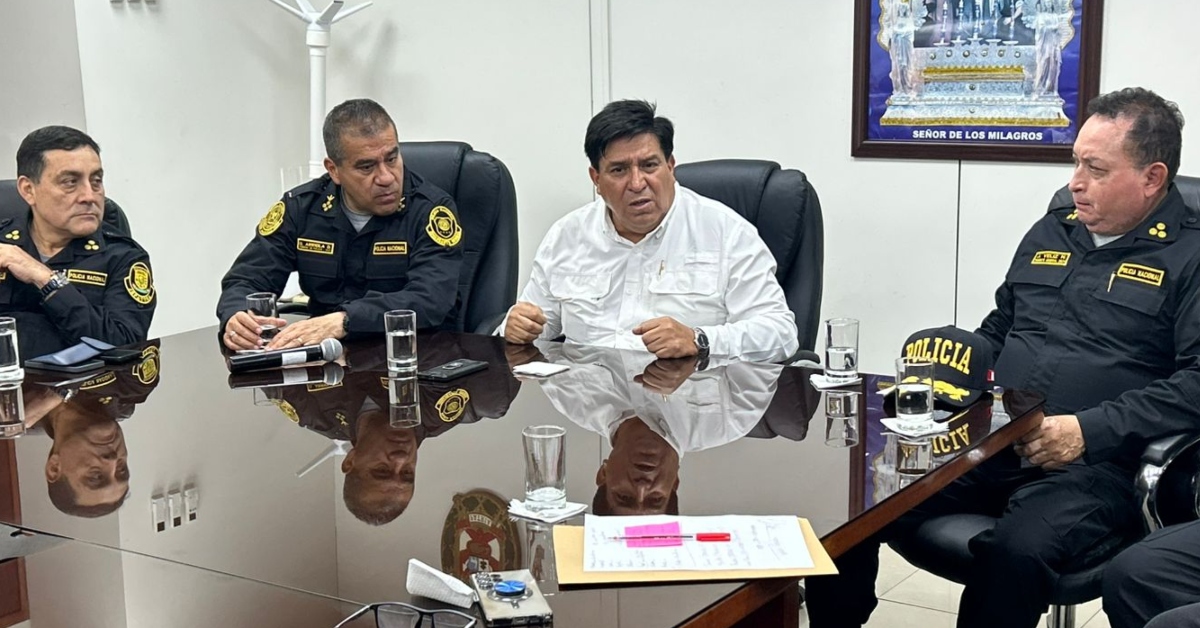 Ministro Vicente Tiburcio informa que el Consejo de Ministros analiza toque de queda en Lima y Callao