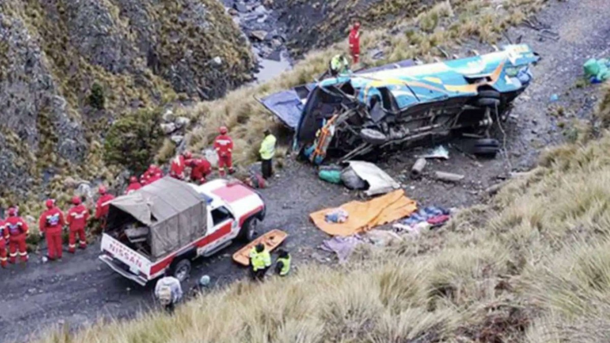 ¡Tragedia en Bolivia: 16 Muertos y 32 Heridos en Accidente de Autobús en Morochata!