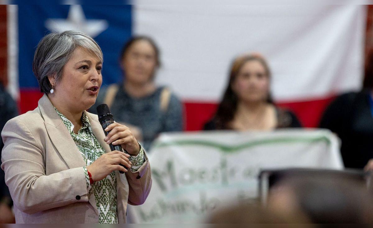 Kast propone expulsar inmigrantes en avión y que paguen el pasaje; Jara lo tilda de «propuesta imaginaria» en