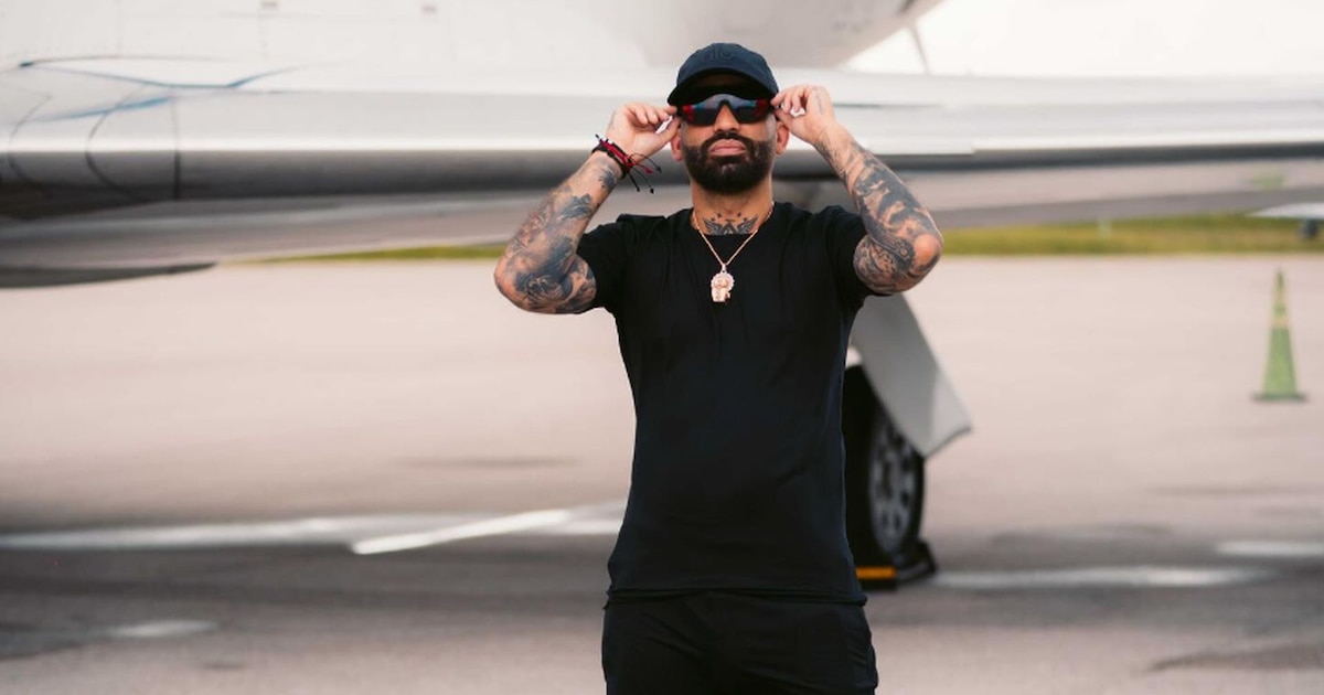 Arcángel visita Machu Picchu en su tour por las siete maravillas del mundo moderno