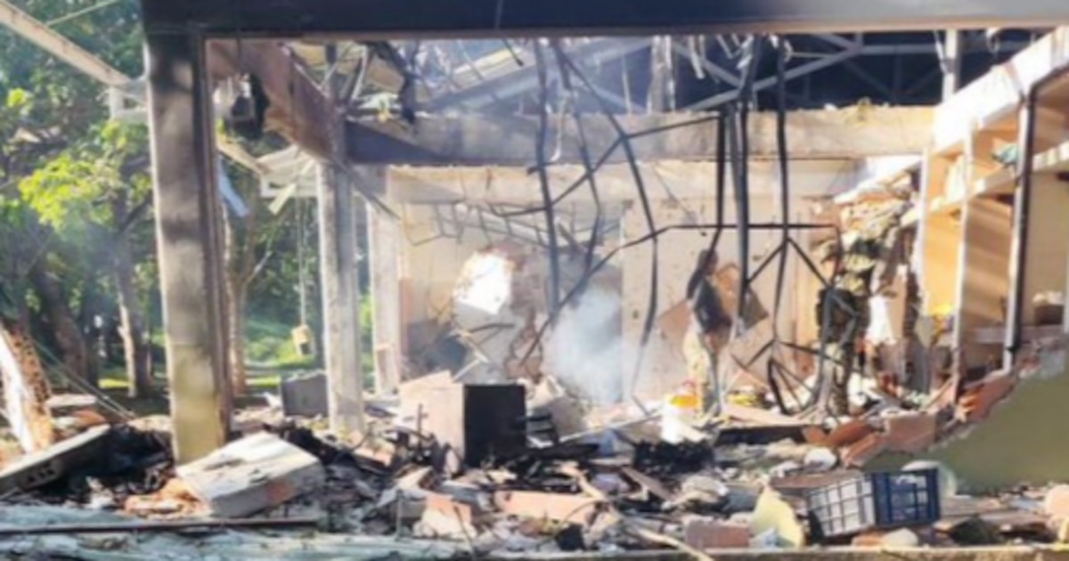 ¡Ataque devastador del ELN en Arauca deja un militar muerto y siete heridos en un brutal bombardeo!