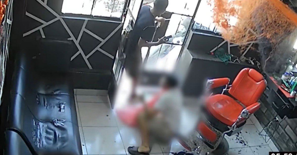 Asesinan a joven de 22 años en barbería de Ancón en un ataque a balazos