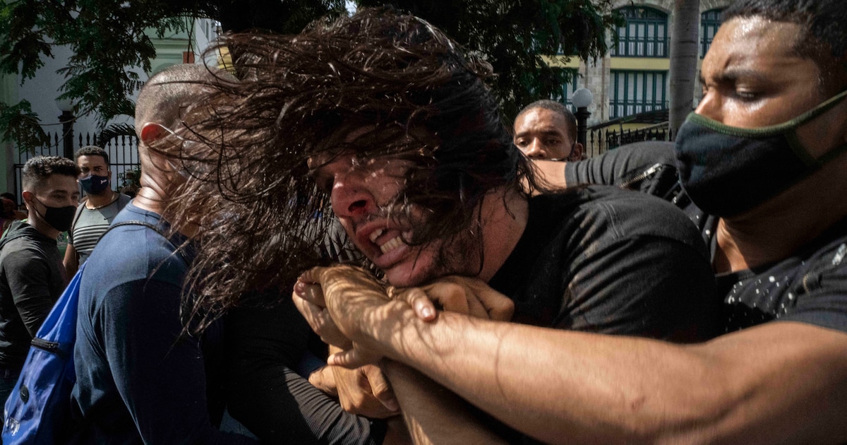 Cuba bajo la lupa: 212 represiones y 39 detenciones arbitrarias en solo un mes de brutal represión