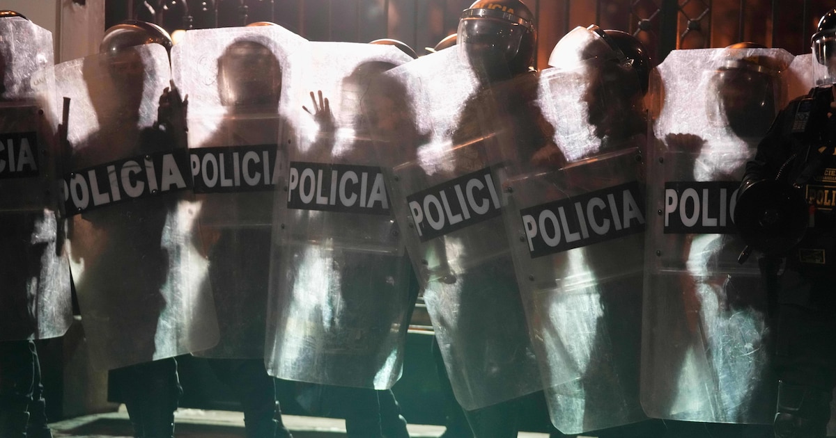 Perú: Gobierno de Boluarte modifica reglas para el uso de la fuerza letal