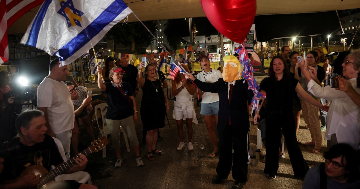 Multitud en Tel Aviv celebra acuerdo de alto el fuego y liberación de rehenes con lágrimas y banderas estadounidenses
