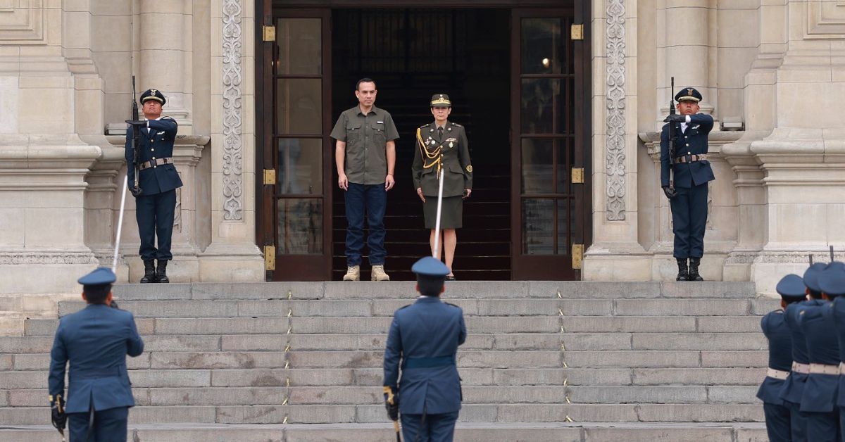 Presidente José Jerí lidera tradicional ceremonia de cambio de guardia en Palacio de Gobierno