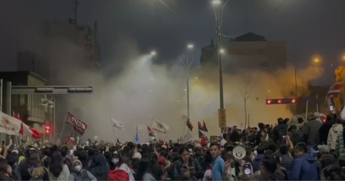 Marcha Nacional en vivo: Enfrentamientos entre manifestantes y PNP en el Congreso