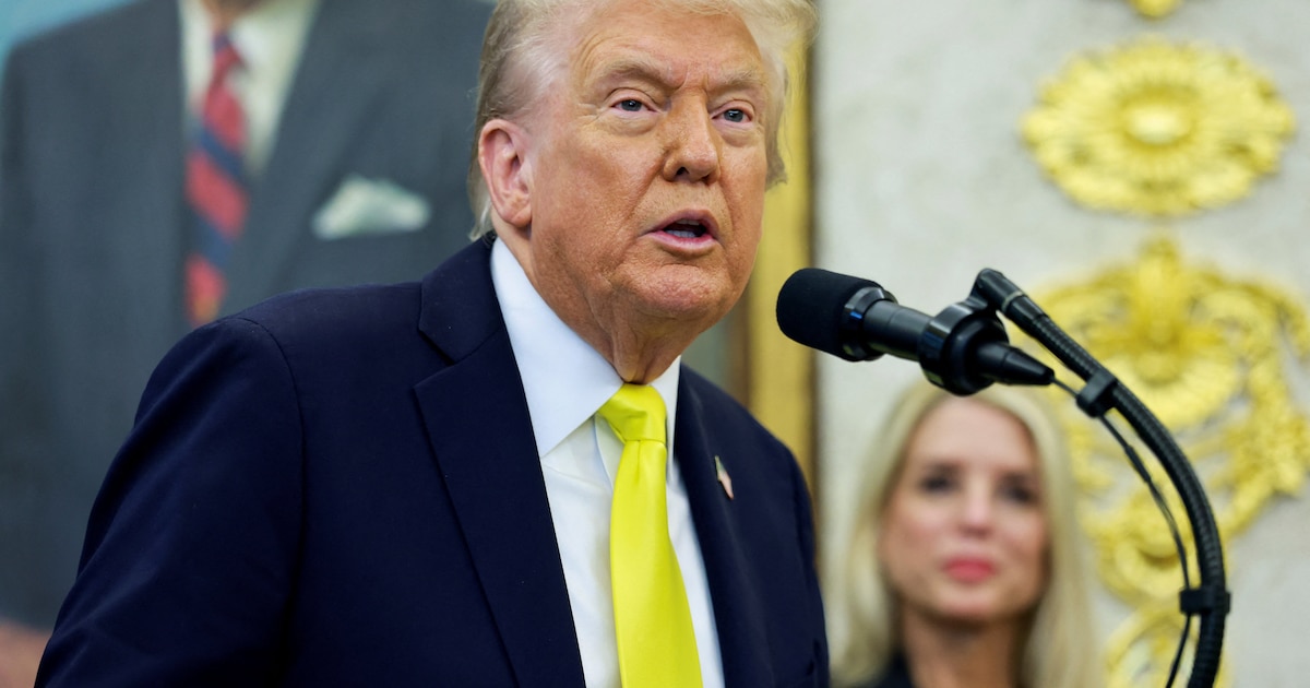 Trump afirma que Hamas busca los restos de rehenes israelíes en un proceso complicado
