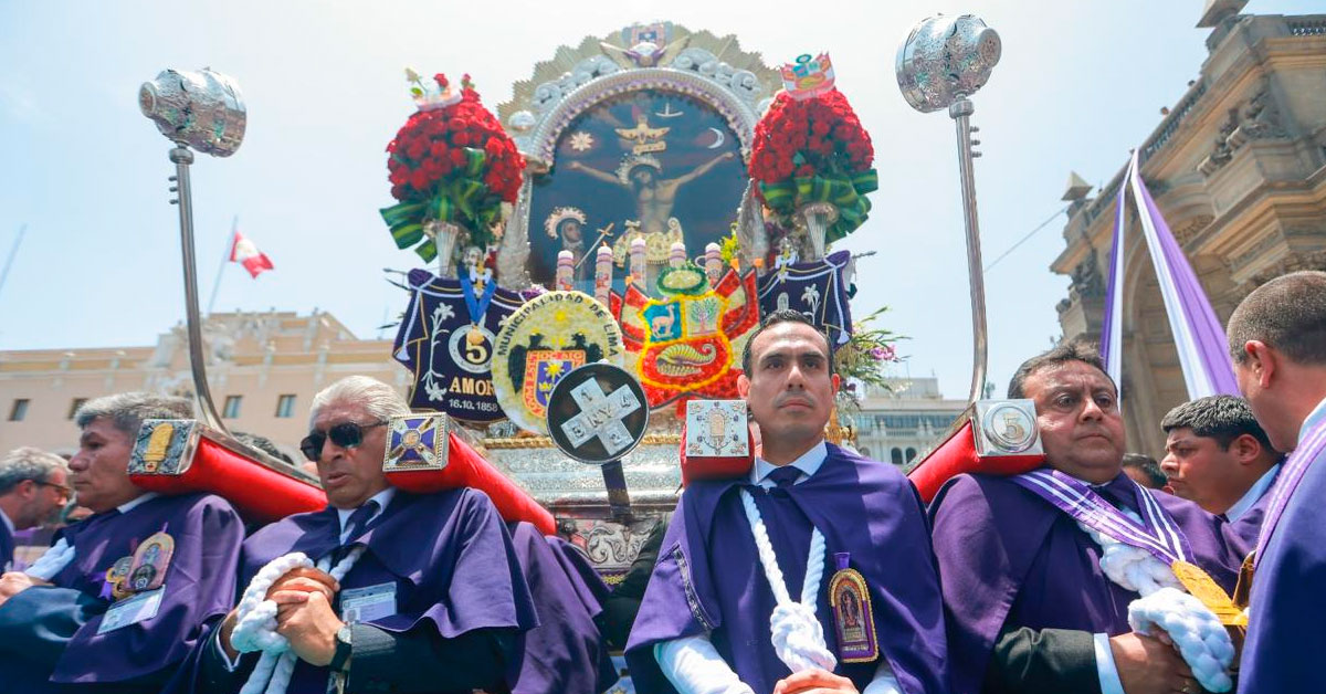 Presidente José Jerí participa en homenaje al Señor de los Milagros cargando su anda