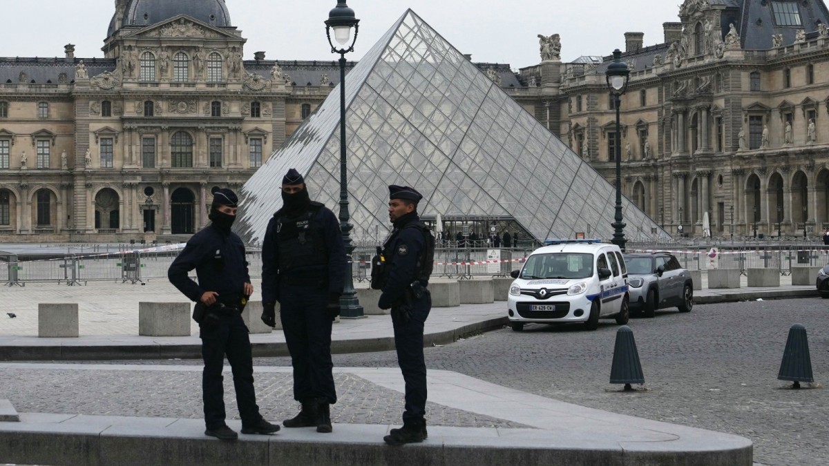 ¡Asalto en el Louvre! Ladrones en moto y motoserras roban joyas de valor patrimonial