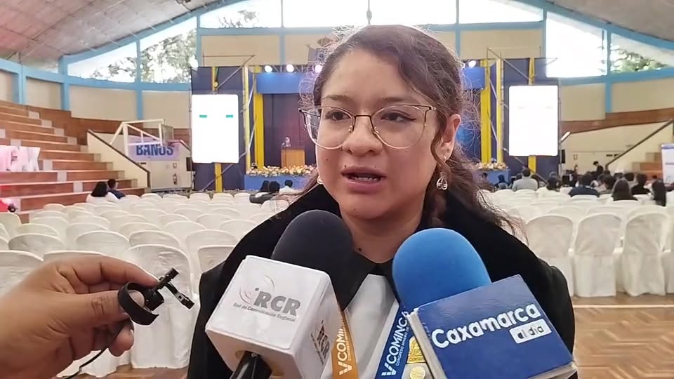 Jhona Cárdenas destaca potencial de Cajamarca en evento universitario