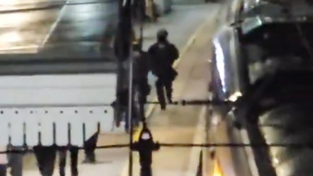 ¡Ataque con arma blanca en tren de Cambridge deja varias heridas y dos detenidos!