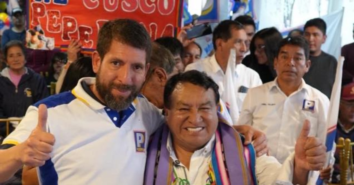 José Luna Gálvez oficializa su precandidatura presidencial con abogado de Betssy Chávez en su plancha