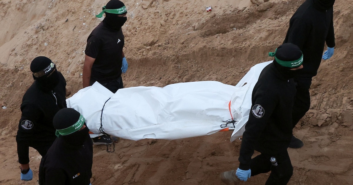 Israel recupera tres cuerpos de rehenes entregados por Hamas en Gaza