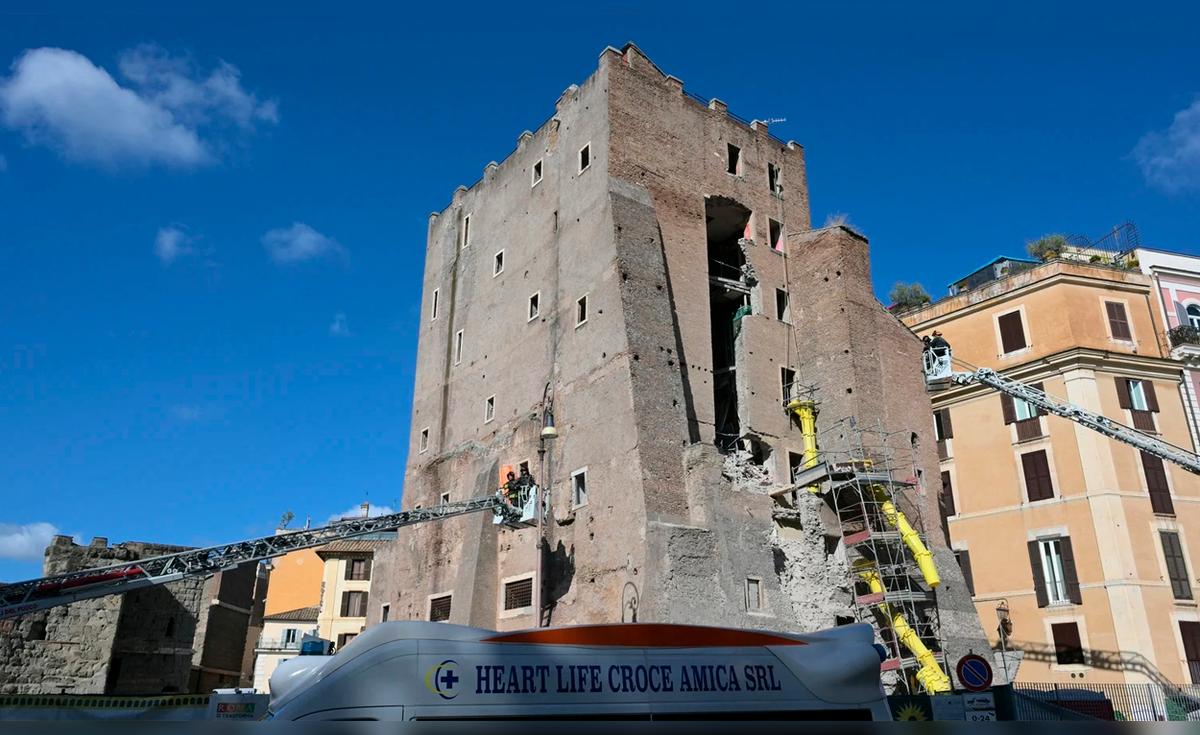 Colapso en Roma: Torre dei Conti se derrumba y deja 5 heridos en pleno rescate