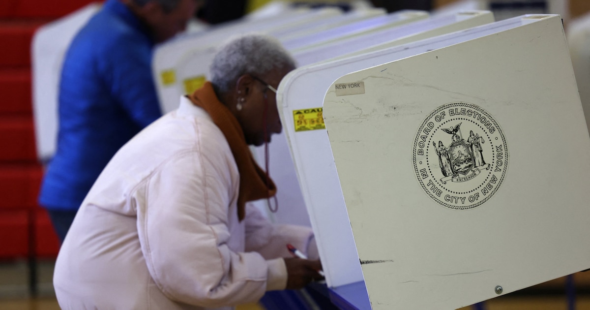 Electoral en EE.UU.: Trump advierte corte de fondos a Nueva York si gana el comunista Mamdani, mientras la batalla por la alcal