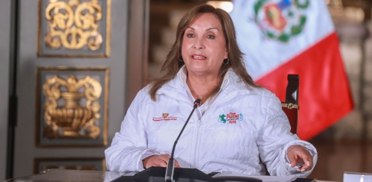 Dina Boluarte afirma haber mantenido siempre valores democráticos y constitucionales