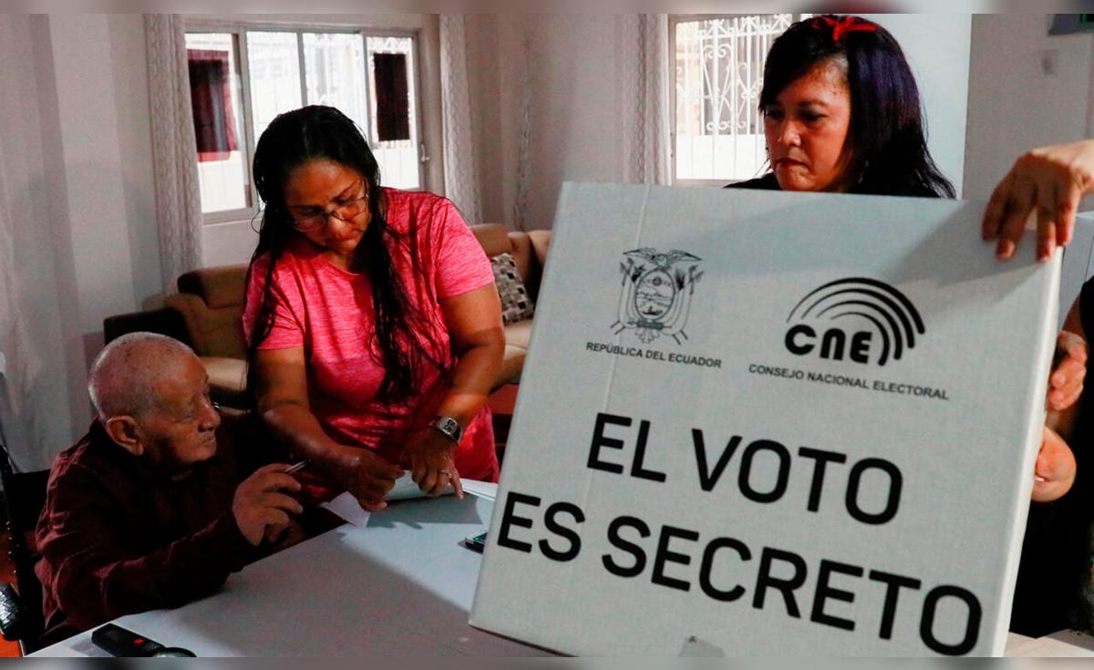 ¡Ecuador prepara un histórico referéndum que podría revolucionar su Constitución y política!
