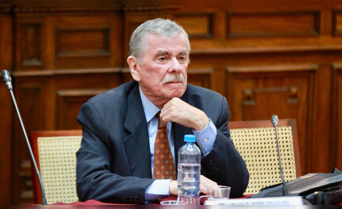 Edwin Martínez interpone denuncia constitucional contra Rospigliosi por uso de cámara en acto de Fuerza Popular