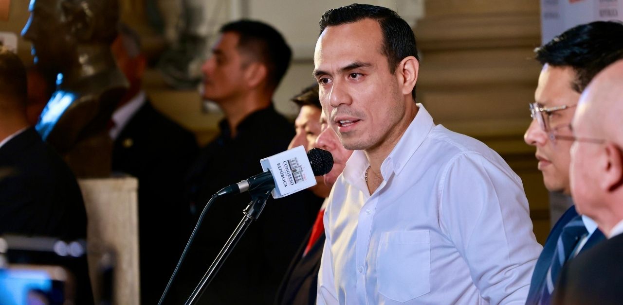 José Jerí confirma que sigue cobrando como congresista ante temas urgentes