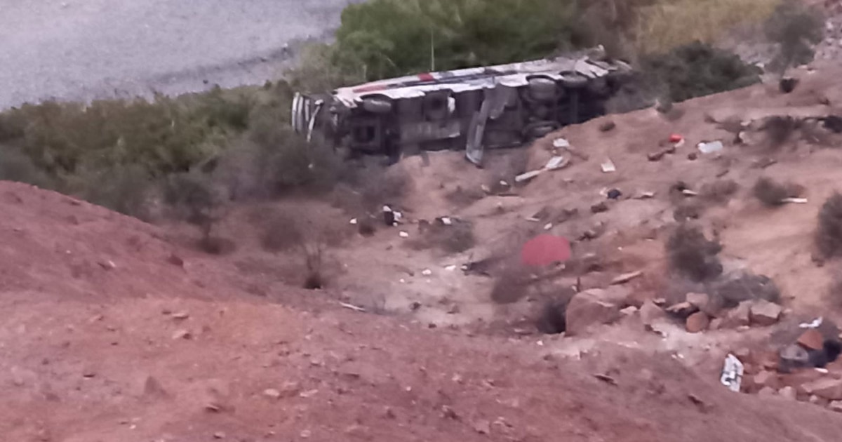Accidente en Arequipa: autobús cae a un abismo tras colisión con camioneta y deja 10 víctimas