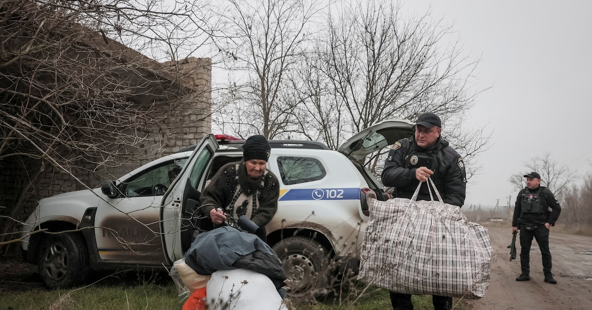 Ucrania evacua a civiles mientras Rusia avanza implacable en Zaporizhzhia y deja la región en ruinas