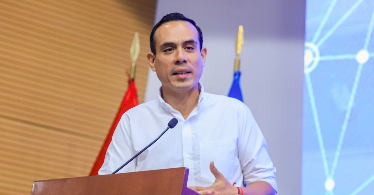 Jerí propone modelo descentralizado para impulsar el crecimiento regional en Perú